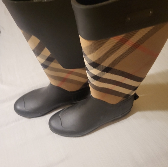 Brown Burberry rubber rain boots size 7 and 1/2 women's - Picture 4 of 7